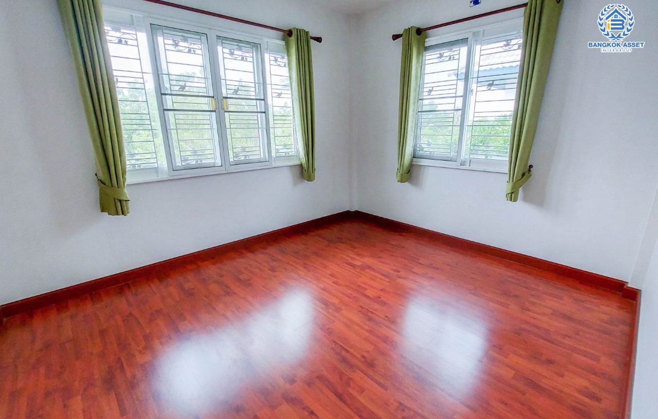 *****บ้านเดี่ยวมือสองนนทบุรี ห้องมุม! ม.ชวนชื่นโมดัส รัตนาธิเบศร์-ท่าอิฐ หลังใหญ่ เนื้อที่ 60.9 ตร.ว. ฟังก์ชัน 3 ห้องนอน 3 ห้องน้ำ 2 ที่จอดรถ แถมแอร์ 2 เครื่อง ต่อเติมครบพร้อมอยู่ บนทำเลโซนเมืองเชื่อมต่อ ถ.รัตนาธิเบศร์ และถ.ราชพฤกษ์ ใกล้รถไฟฟ้าสถานี "ไทรม้า"